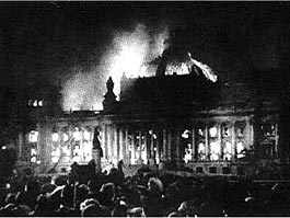 Diese Abbildung zeigt in Wirklichkeit das brennende Modell des Reichstages