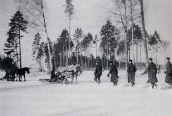 Deutsche Soldaten unterwegs bei Gschatsk. 